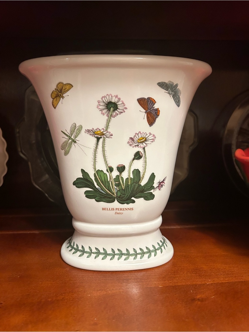 Portmeirion White Floral Daisy Vase with Butterfly and Dragonfly Accents